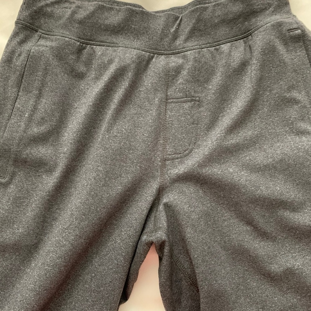 Lululemon men’s Kung Fu pants med length 31 inches